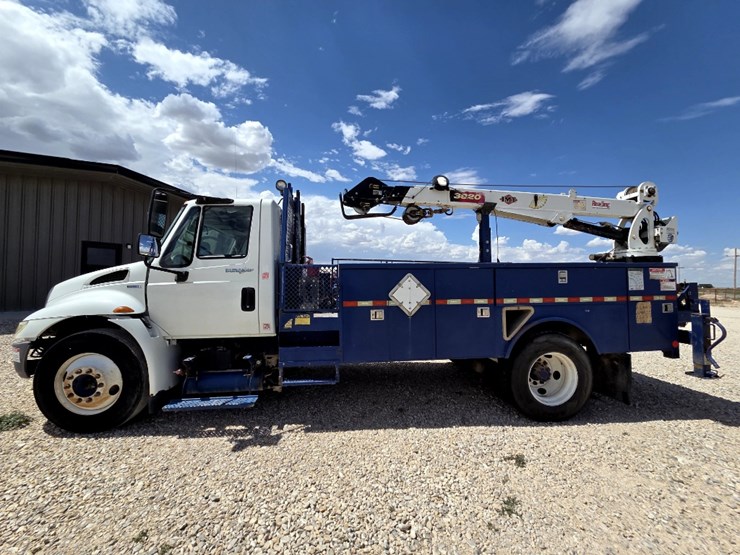 2010-international-durastar-4300-image-8
