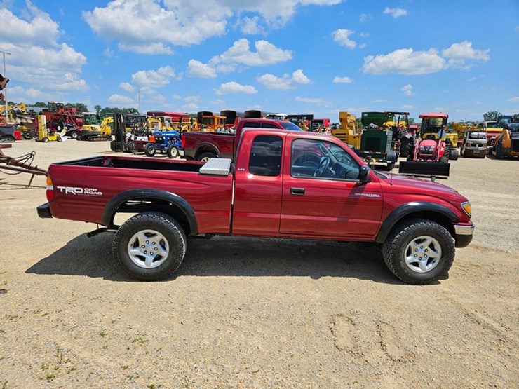 #25-•-2002-toyota-4x4-pickup-truck-image-6