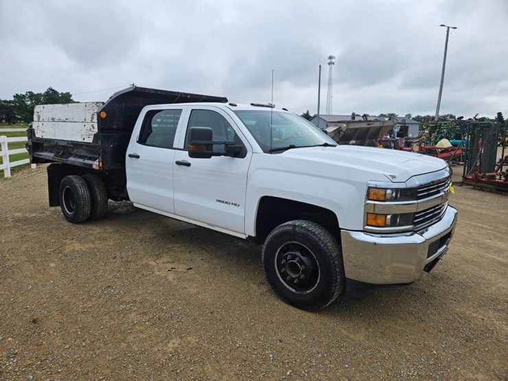 2016-chevrolet-3500-image-7