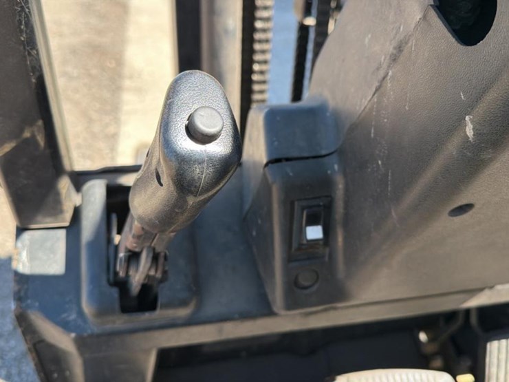 #1355-•-2004-yale-glc040-forklift-image-21