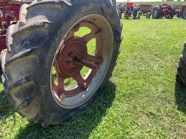 1954-farmall-super-h-image-28