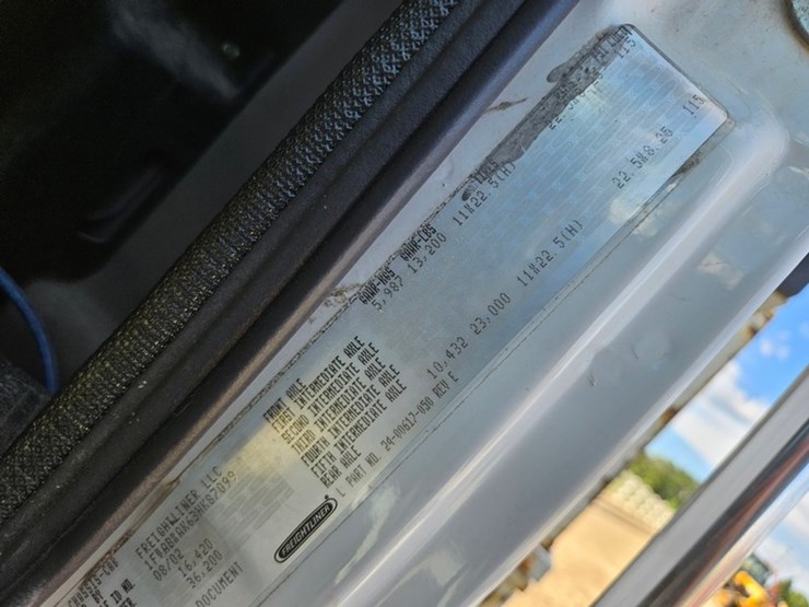 2002-freightliner-fl80-image-68