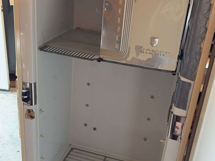 international-harvester-ua-87-refrigerator-image-12