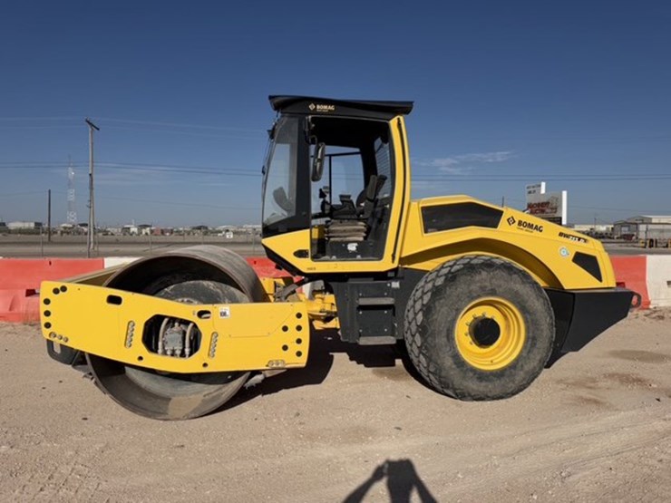 2022-bomag-bw213d-5-image-1
