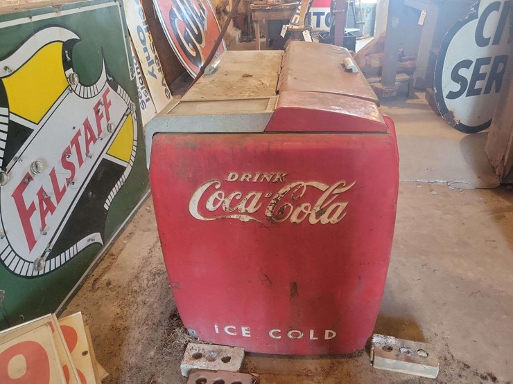 coca-cola-chest-vending-machine-image-4