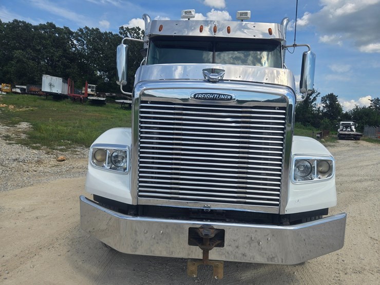2017-freightliner-122sd-image-23