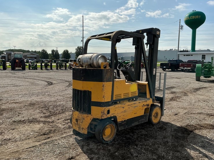 caterpillar-t80d-image-5