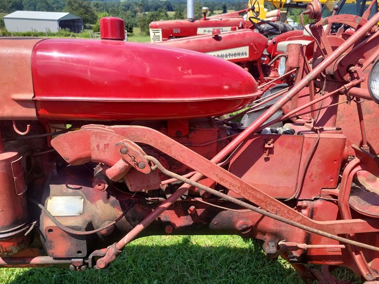 farmall-200-with-fast-hitch-sickle-mower-image-12