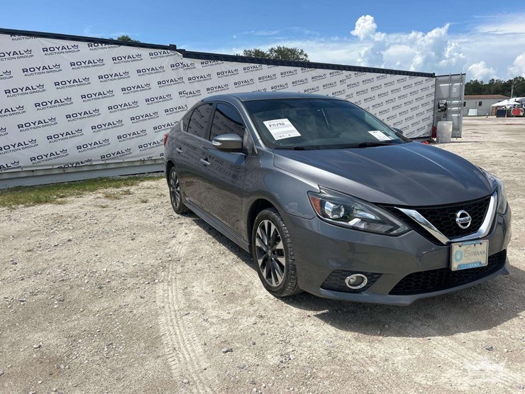 2016-nissan-sentra-sedan-image-2