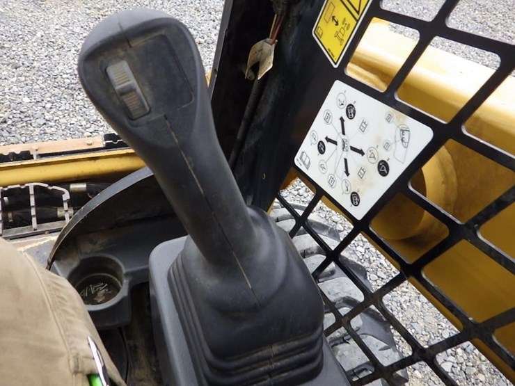 2014-caterpillar-226d3-image-29