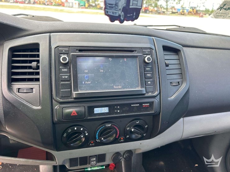 2014-toyota-tacoma-image-17