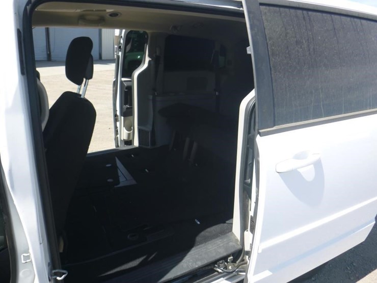 2015-dodge-grand-caravan-image-7