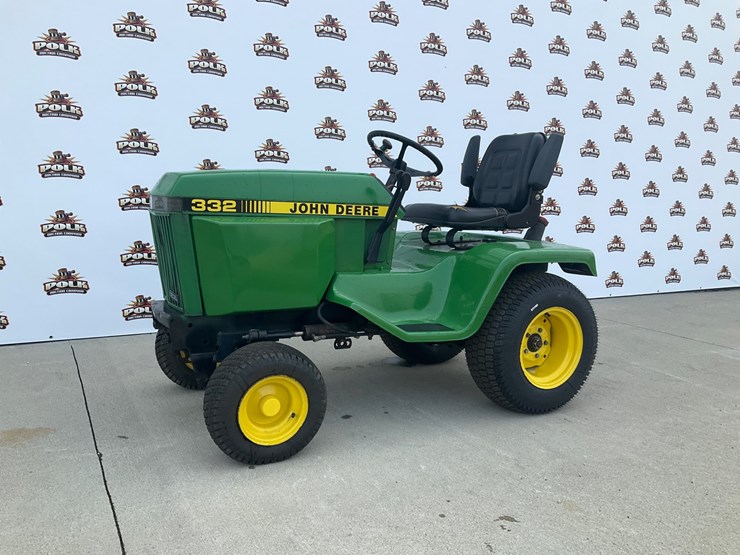 john-deere-332-image-1
