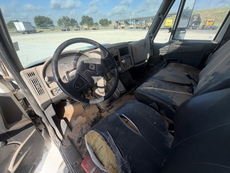 2012-international-durastar-4300-image-10