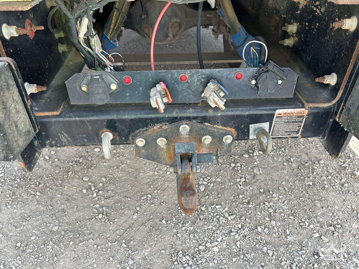 2019-freightliner-m2-106-image-24
