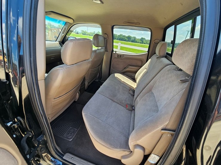 2004-toyota-tacoma-image-29
