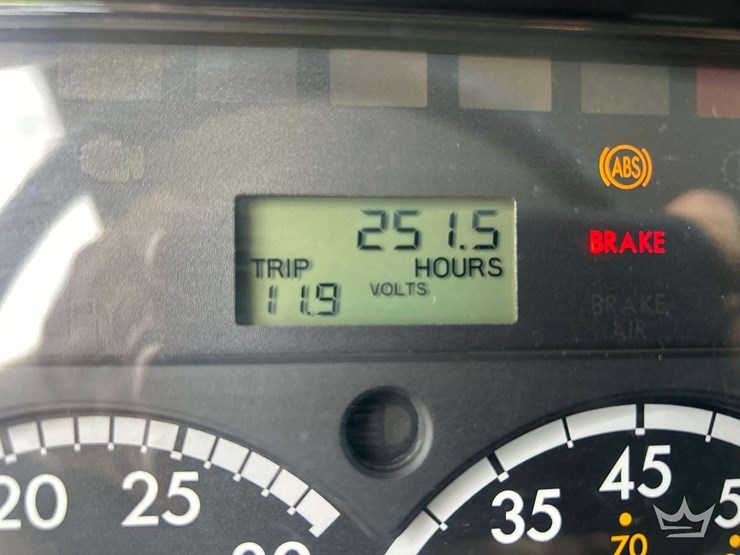 2015-freightliner-114sd-image-7