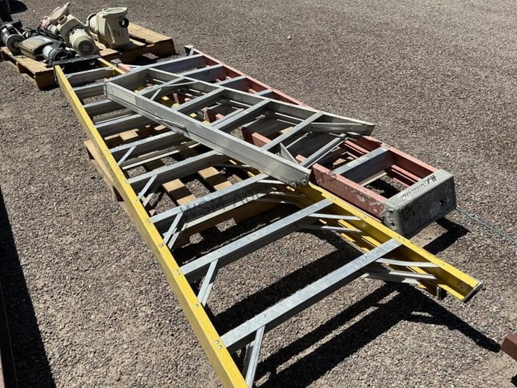 pallet-of-step-ladders-image-4
