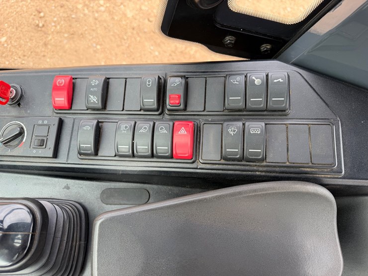 2023-john-deere-g-image-47