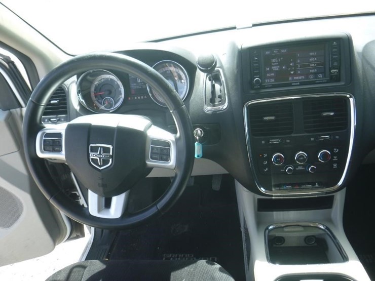 2015-dodge-grand-caravan-image-9