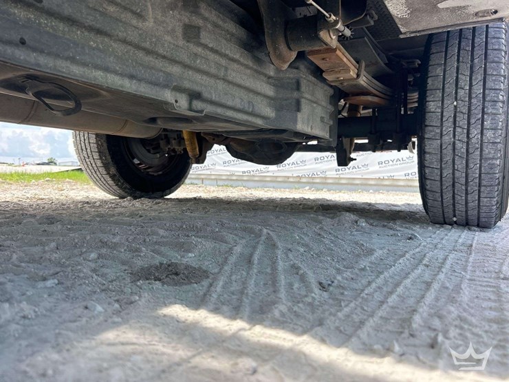 2011-ford-f350-image-24