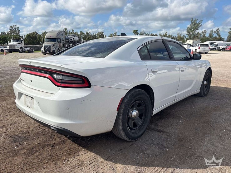 2018-dodge-charger-sedan-image-3