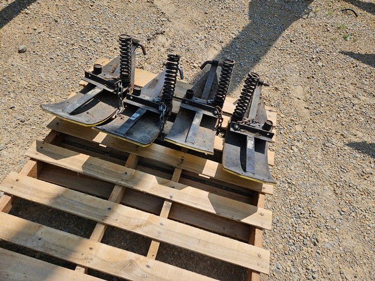 #77-•-8-row-stalk-stomper-set-image-8