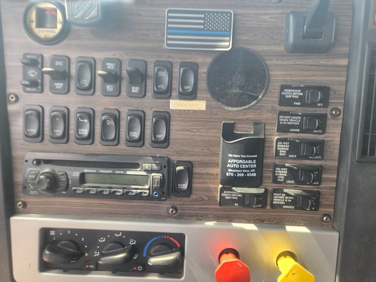 2017-freightliner-122sd-image-53