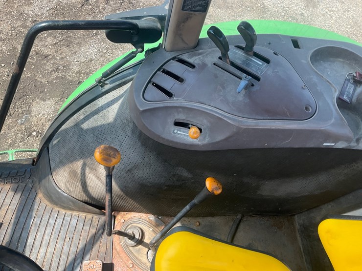 2004-john-deere-5220-image-22