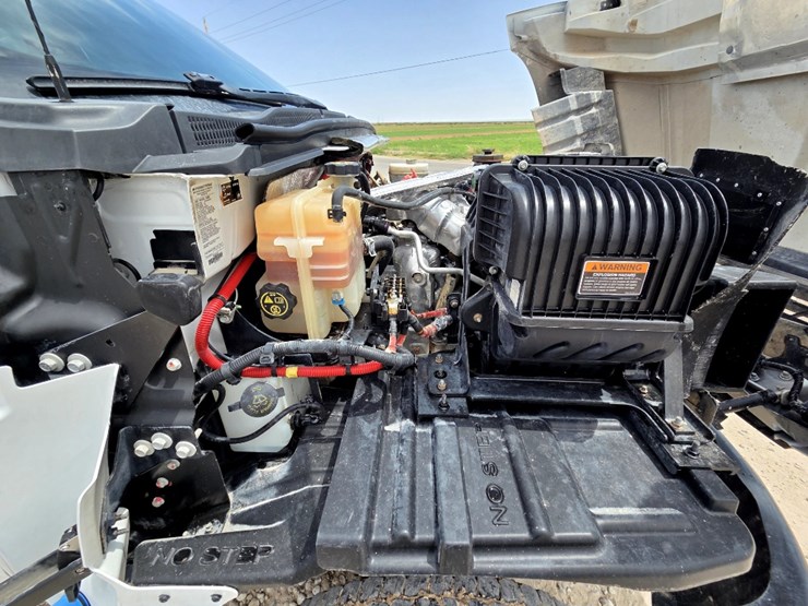 2022-chevrolet-silverado-5500hd-image-12