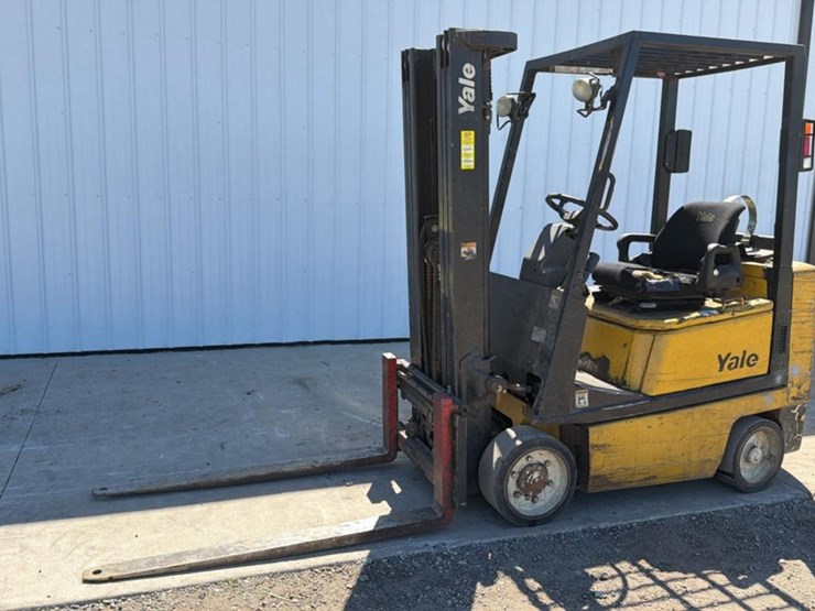 #1355-•-2004-yale-glc040-forklift-image-1