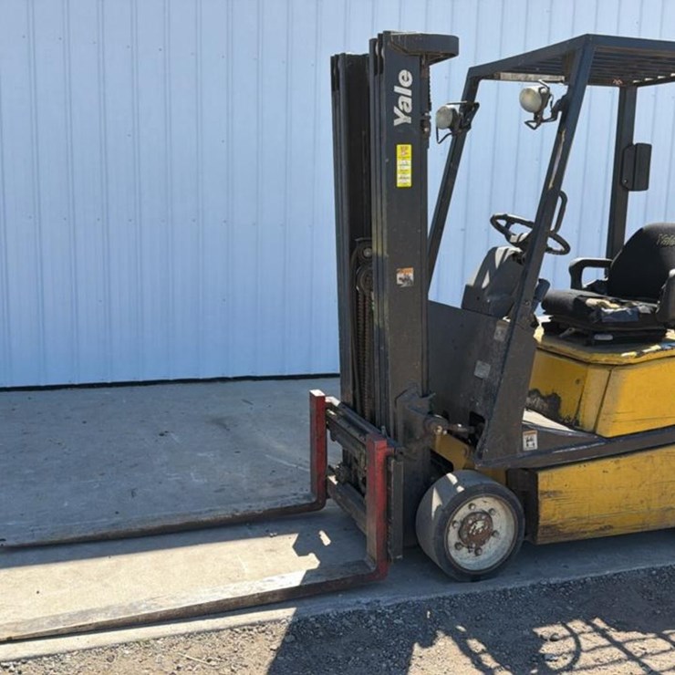 #1355 • 2004 Yale GLC040 Forklift