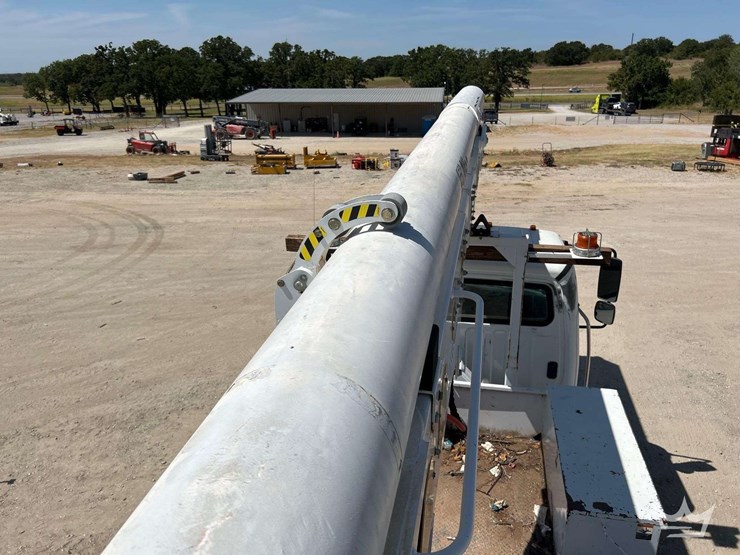 2019-freightliner-m2-106-image-40