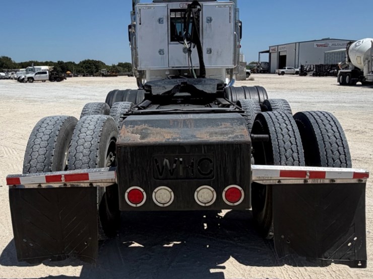 2020-peterbilt-389-image-6