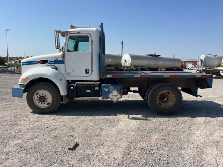 2013-peterbilt-337-image-8