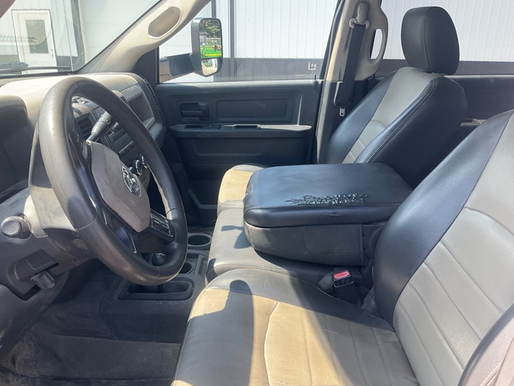 2012-dodge-3500-image-29