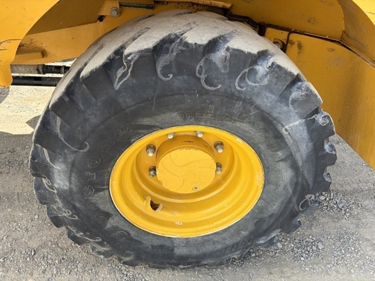 2018-deere-324k-image-12