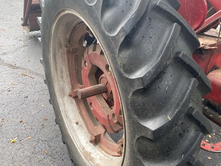 #6067-•-1948-farmall-h-tractor-image-9