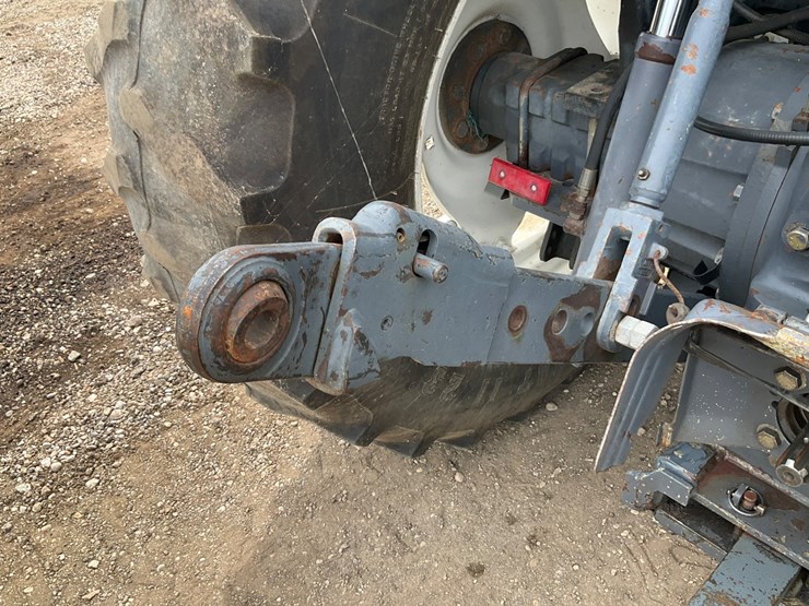 new-holland-ts100-image-30
