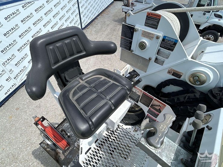 2019-freightliner-m2-106-image-29