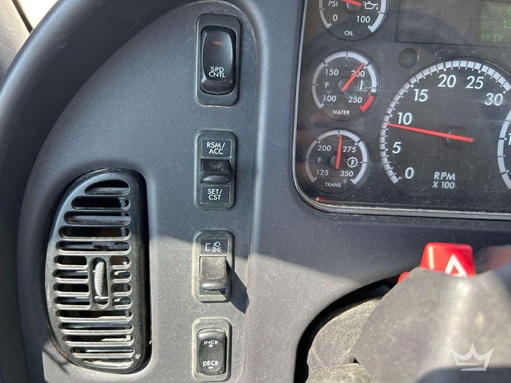 2019-freightliner-m2-106-image-14