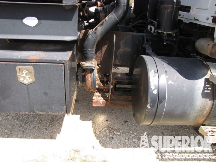 2004-massey-ferguson-8-image-6