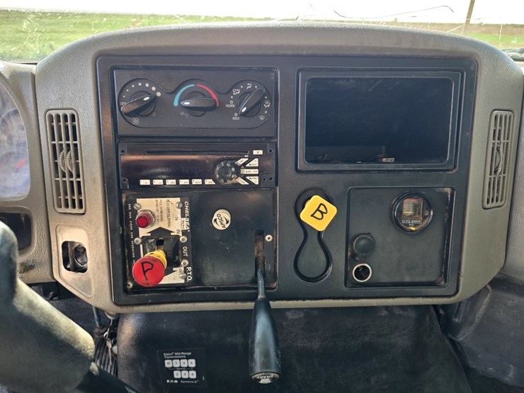 2015-international-durastar-4300-image-10