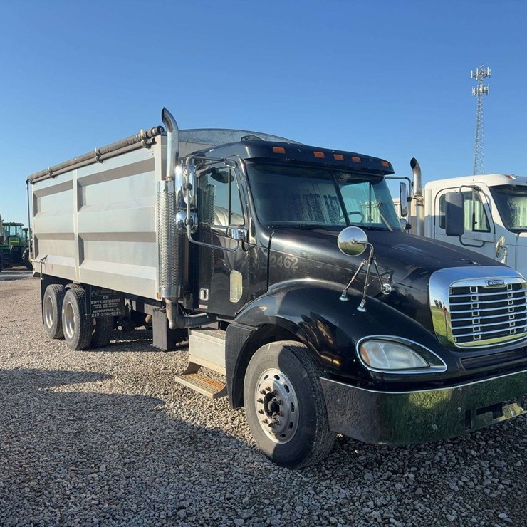 2005 Freightliner Columbia Conventional Grain Truck, Sharp Truck, Tandem Axle, Automatic, Cargo Doors, Grain Chute, Roll Tarp, 751,000 miles, Air Ride, Automatic, Power Windows, Air Ride Seat, C13 Engine, Good Tires, 295/75R22.5, just upgraded to a semi, VIN- 1FUJA6DE95LU51047