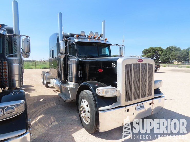 2020-peterbilt-389-image-2