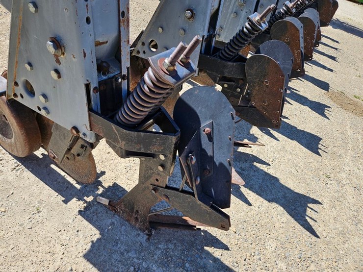 #80-•-hiniker-3pt-8-row-30"-cultivator-image-16