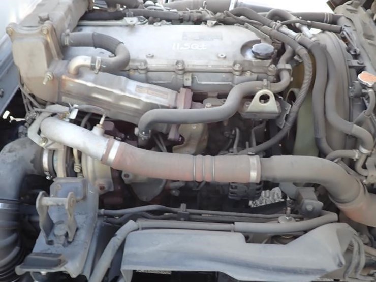 2016-isuzu-npr-image-7