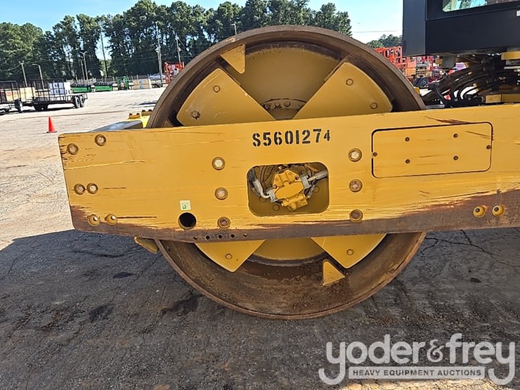 2020-caterpillar-cs56b-image-10