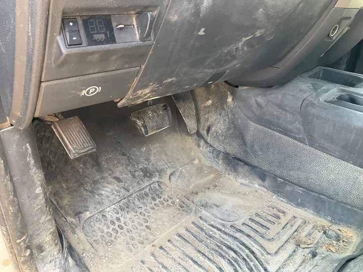 2012-dodge-3500-image-28
