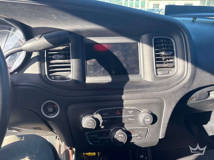2018-dodge-charger-sedan-image-15